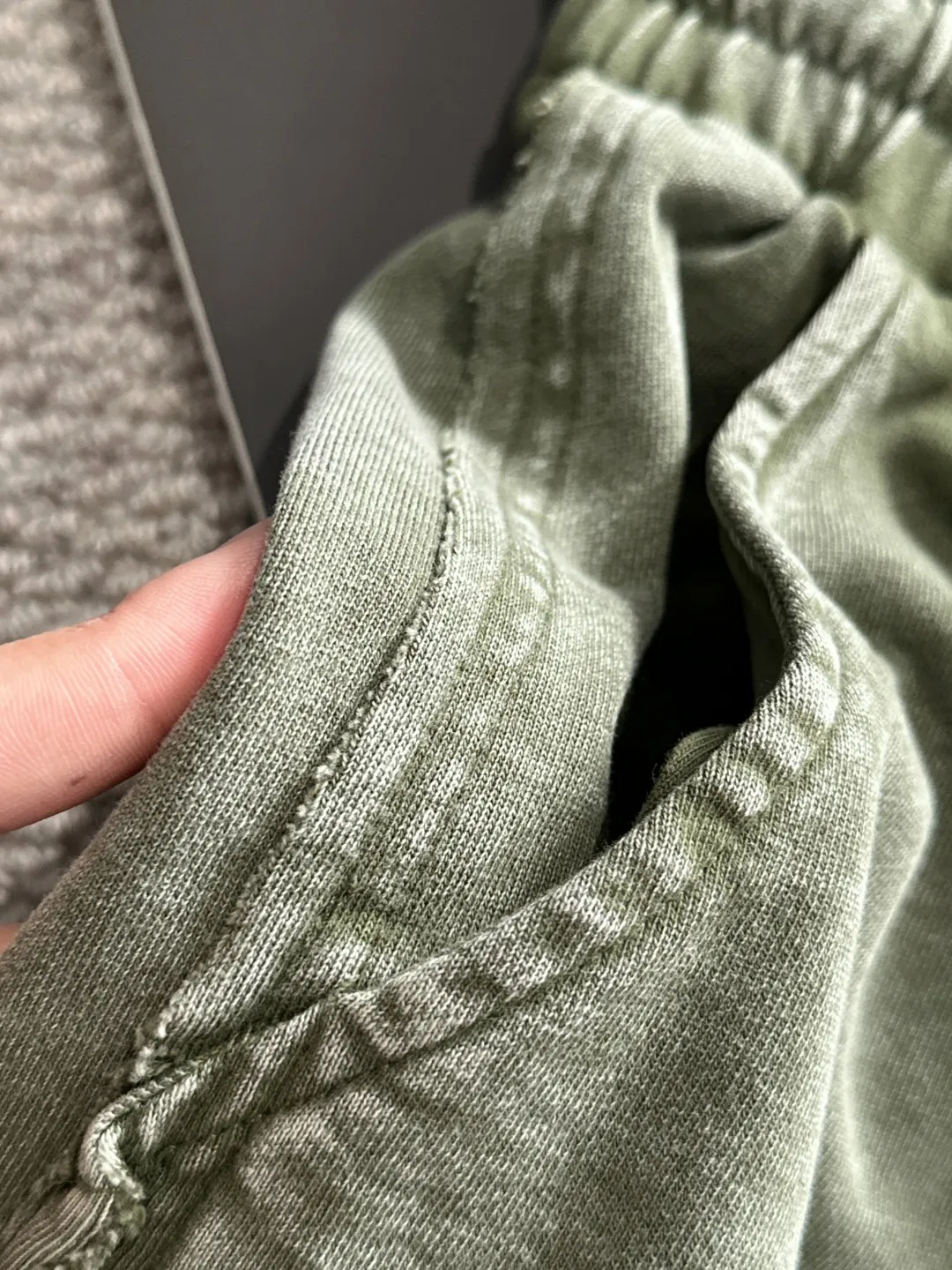 🅿️330 shipped next day, high quality Stone lsland/Stone Island 2025 spring and summer new elastic band casual color-washed loose shorts, two needle stitches at the trouser hem, fine and firm stitching, counter-customized fabrics with high breathability and comfort, impeccable details, brand element design concept, reflecting high quality. It feels delicate and soft! It presents a casual cut and the upper body shape is great! Size: S-XXL